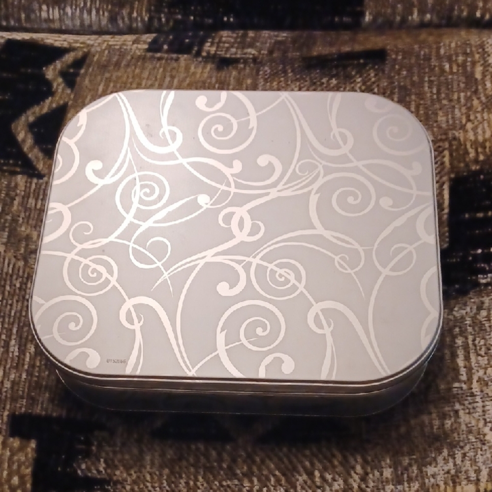 $4 Add-on Silver Swirl Patterned Tin Box
